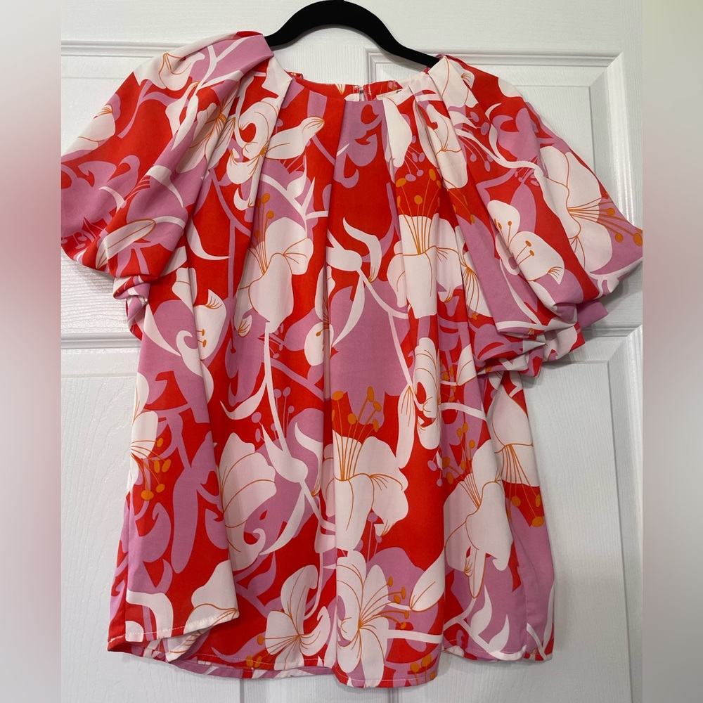 ✨ Retro inspired short sleeve blouse!